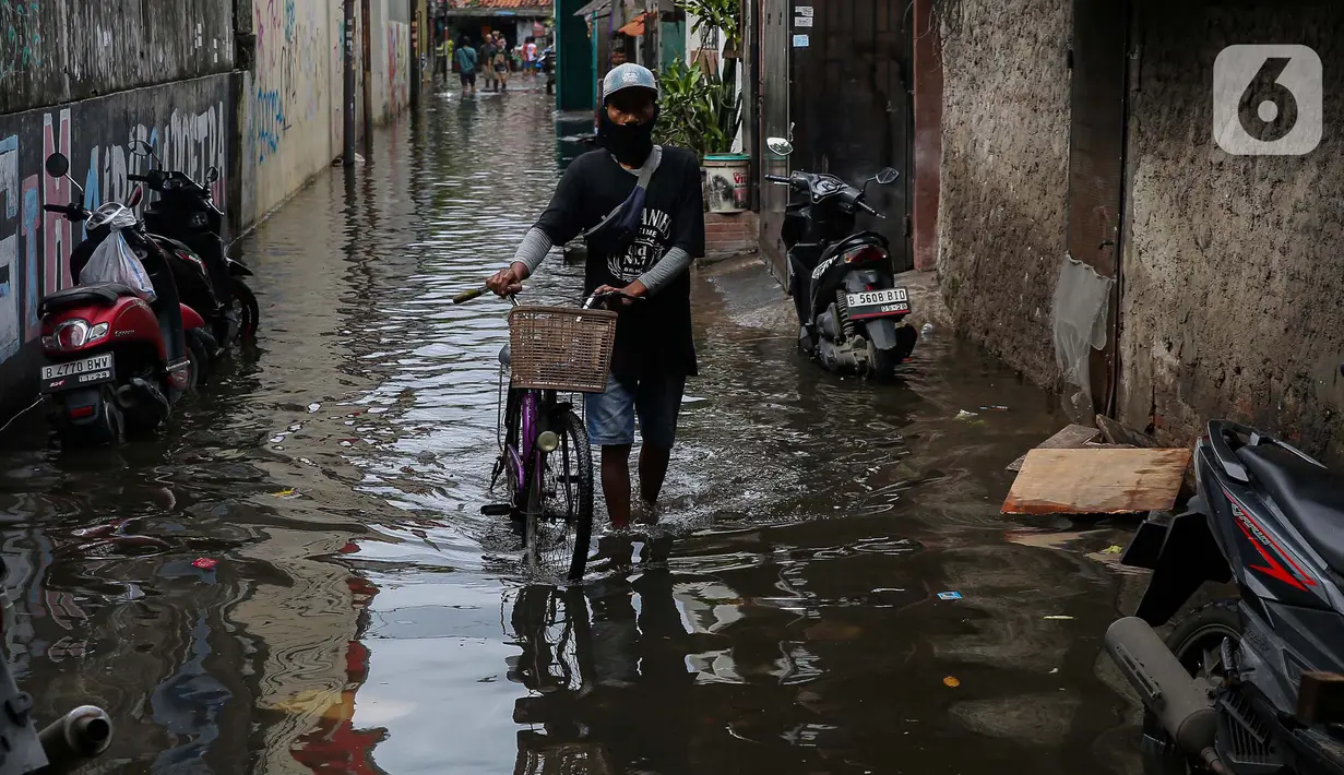 BPBD Jakarta menargetkan banjir akan surut secepatnya. (Liputan6.com/Angga Yuniar)