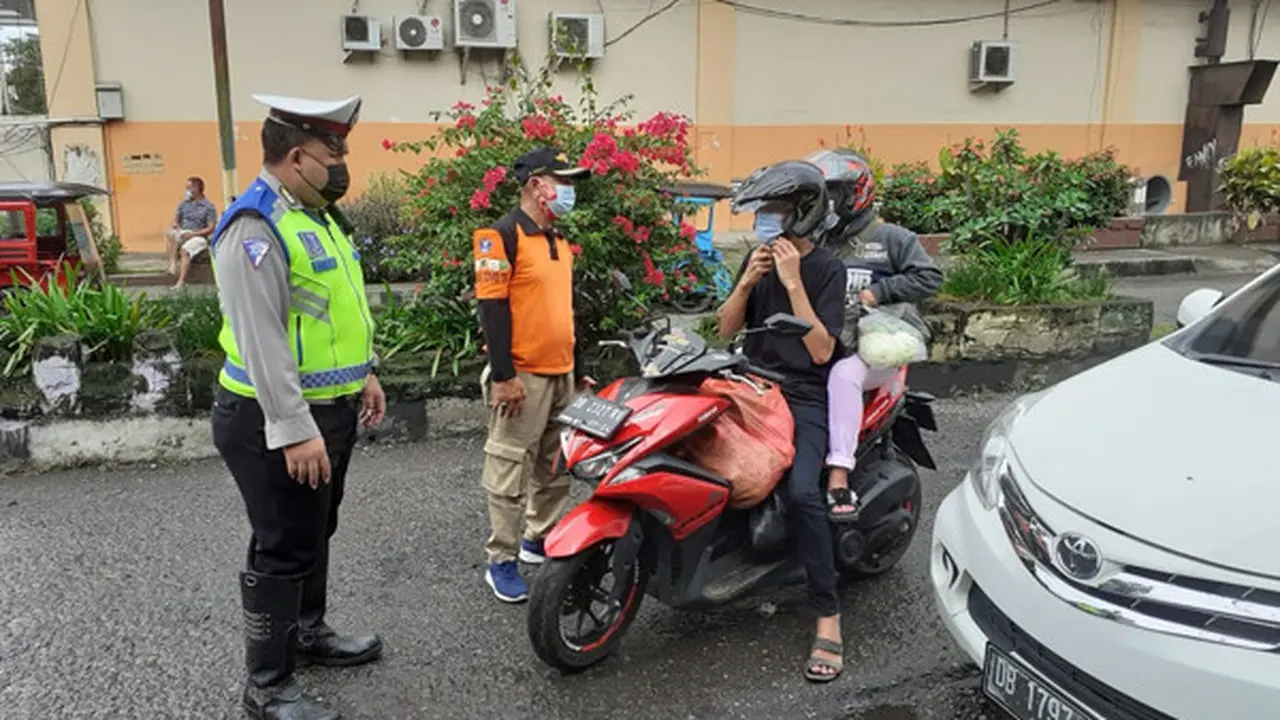 Polres Kotamobagu dan jajaran terus melanjutkan Kegiatan Rutin Yang Ditingkatkan (KRYD) dalam rangka pendisiplinan protokol kesehatan (prokes) terhadap masyarakat.