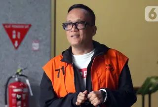 Mantan Wakil Menteri Ketenagakerjaan, Immanuel Ebenezer Gerungan (Noel) usai menjalani pemeriksaan lanjutan di gedung Merah Putih Komisi Pemberantasan Korupsi (KPK), Jakarta, Selasa (25/11/2025). Tersangka kasus dugaan pemerasan terkait sertifikasi K3 di Kementerian Ketenagakerjaan, Immanuel Ebenezer Gerungan atau akrab disapa noel kembali menjalani pemeriksaan di gedung Merah Putih Komisi Pemberantasan Korupsi (KPK), Jakarta, Selasa (25/11/2025). (Liputan6.com/Helmi Fithriansyah)