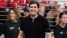 Pelatih Liverpool Andoni Iraola berteriak kepada para pemainnya pada babak kedua laga persahabatan pramusim antara Liverpool vs Sunderland di Nashville, Tenn., Sabtu, 25 Juli 2026. (AP Photo/George Walker IV)