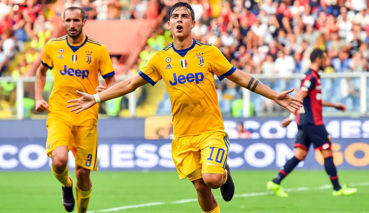 Selebrasi pemain Juventus, Paulo Dybala usai mencetak gol ke gawang Genoa pada lanjutan Serie A di Luigi Ferraris Stadium, Genoa (26/8/2017).  Juventus menang 4-2. (Simone Arveda/ANSA via AP)