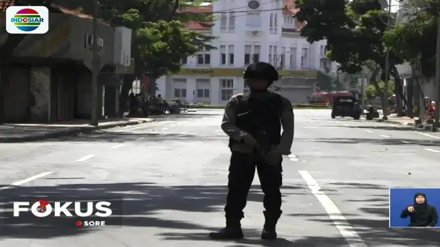 Jenazah pelaku bom Polrestabes Surabaya yang diduga satu keluarga dibawa ke Rumah Sakit Bhayangkara untuk diautopsi.