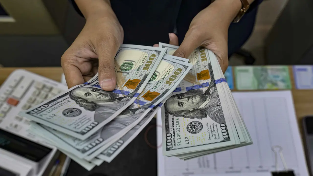 Tembus Level Psikologis, Nilai Tukar Rupiah Sentuh Rp 17.500 per Dolar AS