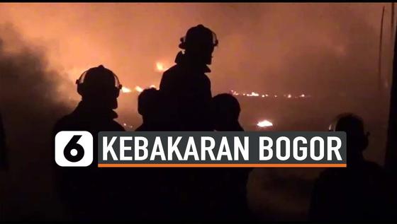 VIDEO: Api Kebakaran Penampungan Ban Bekas Belum Padam