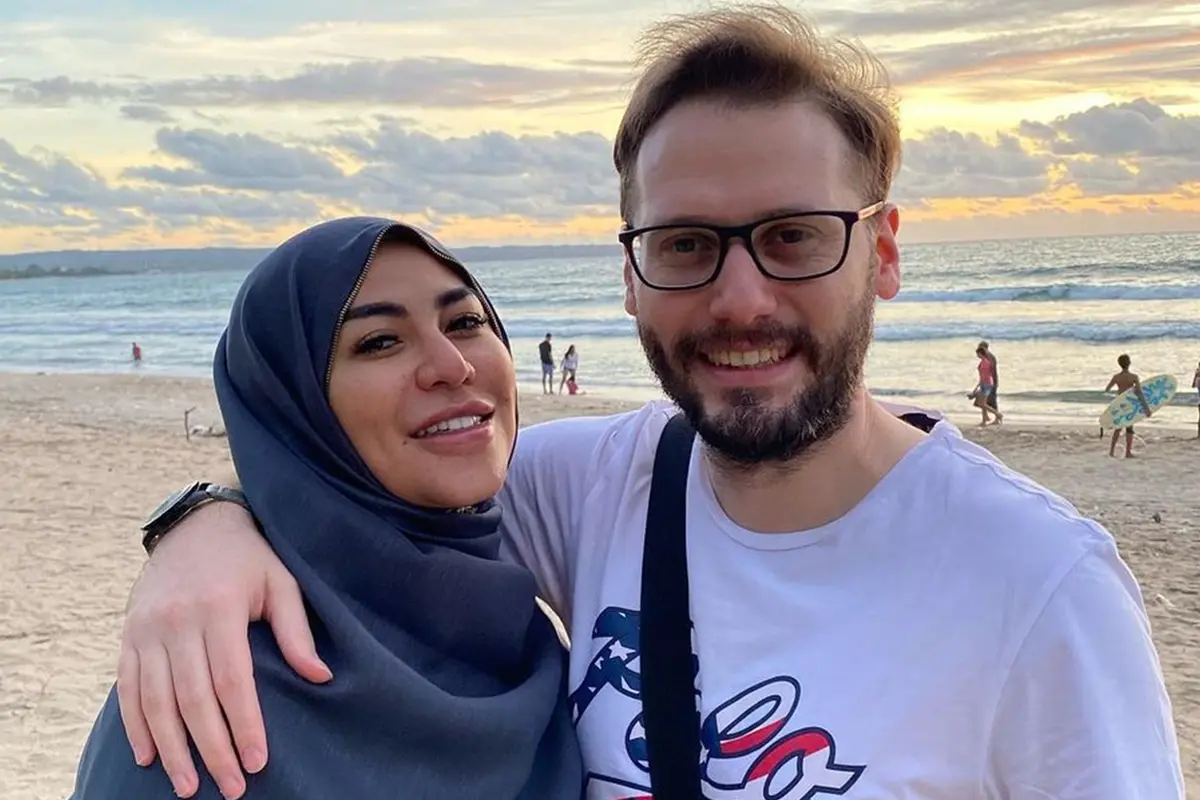 Momen Cinta Penelope dan Suami yang Jarang Tersorot, Mesra Banget