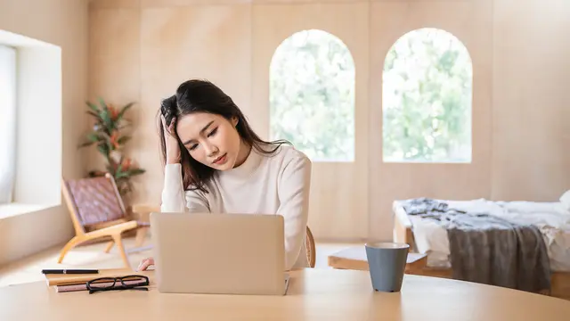 4 Kalimat yang Nggak Boleh dikatakan Kepada Teman yang Sedang Depresi, Simak Baik-Baik!