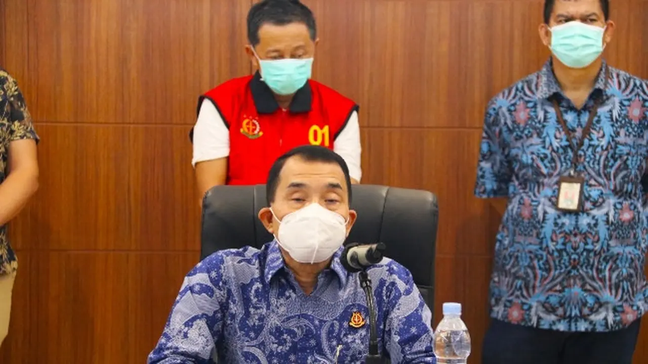 Konferensi pers penangkapan terpidana kejahatan perbankan oleh Kejati Riau.