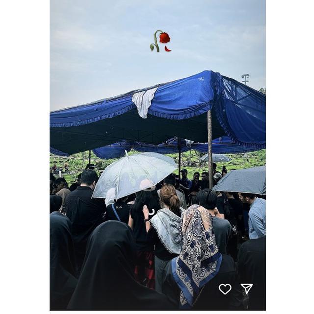 6 Potret Suasana di Rumah Duka Stevie Agnecya hingga Dimakamkan, Ramai Pelayat