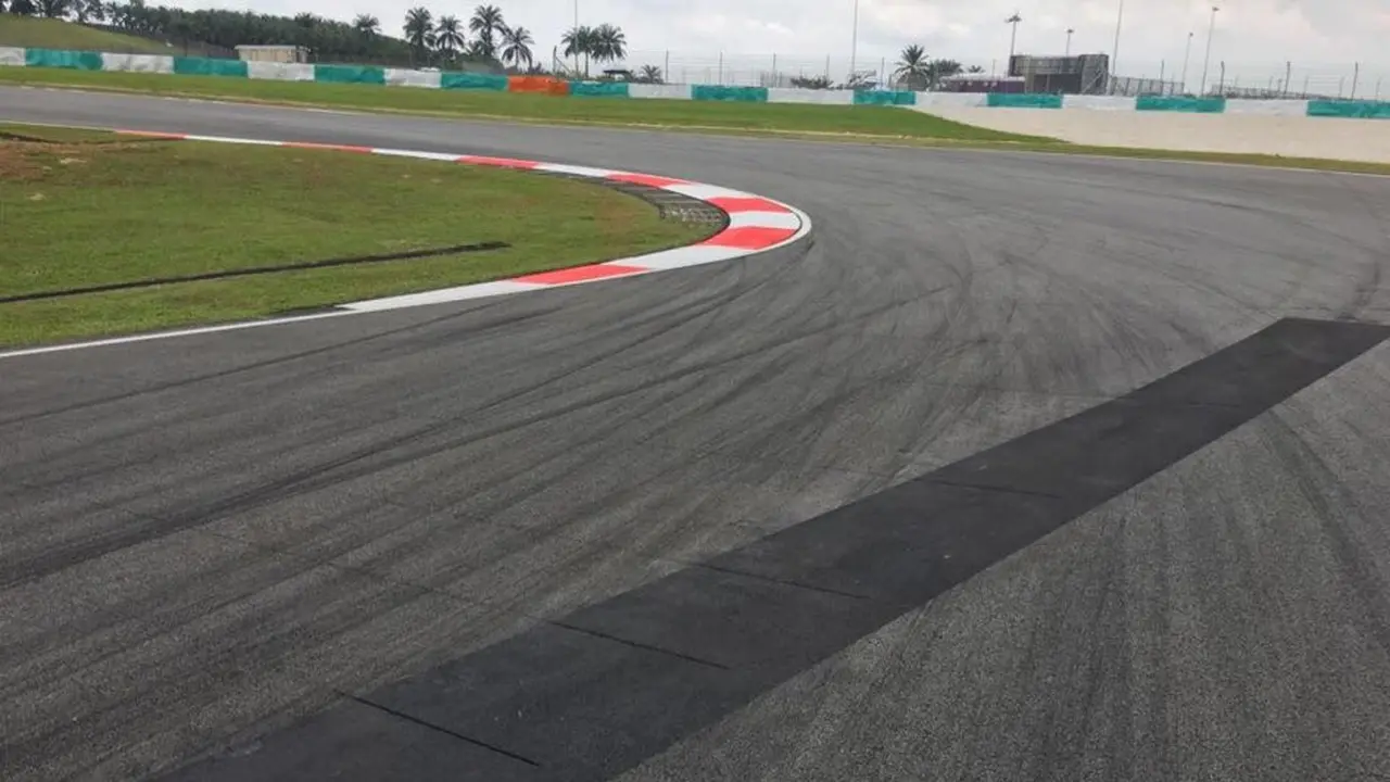 Misteri Tanda Segi Empat di Aspal Sirkuit Internasional Sepang