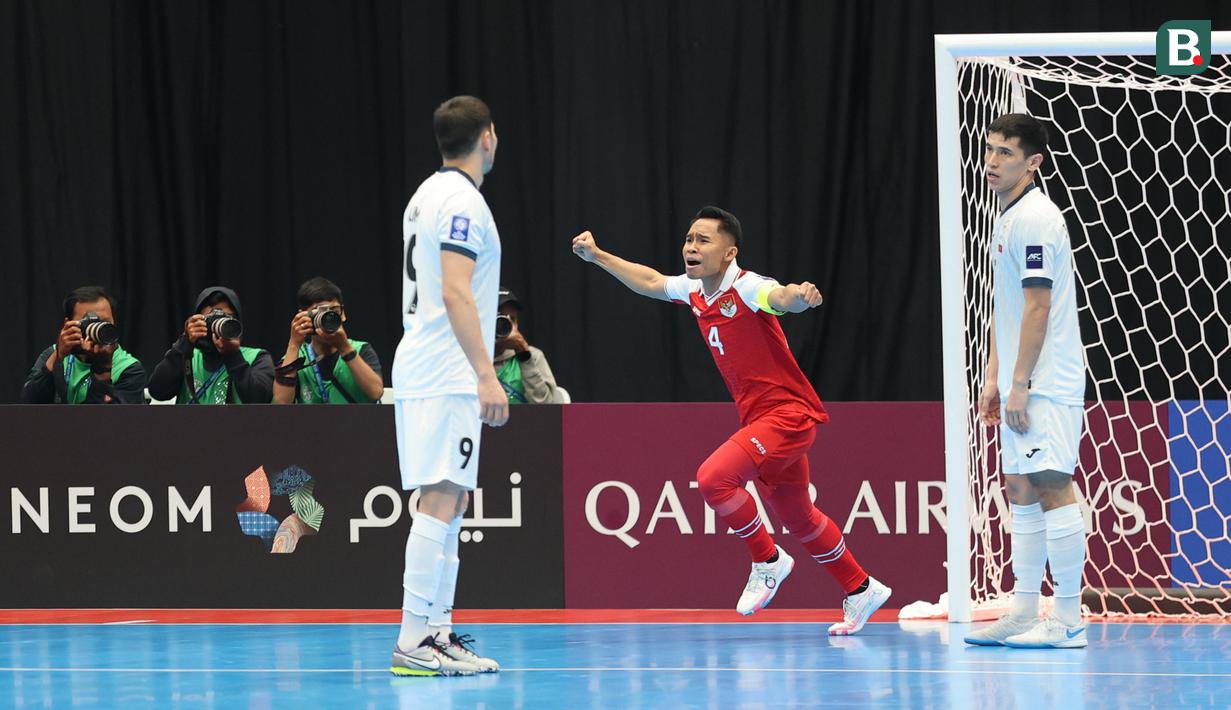 Kapten Timnas Futsal Indonesia, Mochammad Iqbal, melakukan selebrasi setelah mencetak gol ke gawang Kirgistan pada laga kedua Grup A Piala Asia Futsal 2026, Kamis (29/01/2026) malam WIB. (Bola.com/M Iqbal Ichsan)