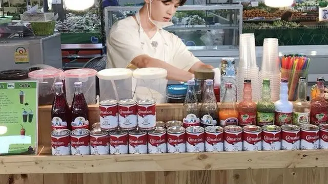 6 Editan Foto Artis Cowok Korea Jualan Es Takjil Ini Bikin Ngakak