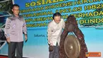 Citizen6, Jakarta: MKP Sharif C Sutardjo didampingi Sekretaris Dewan Kelautan Indonesia Dedi H Sutisna memukul gong sebagai tanda dibukanya sosialisai Konvensi hukum laut. (Pengirim: Efrimal Bahri)
