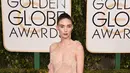 Rooney Mara nampak compang-camping dengan gaun berwarna nude yang berantakan karya Alexander McQueen ini. Aktris 30 tahun ini nampak mengenakan kain yang perlu dicuci. (AFP/Bintang.com)