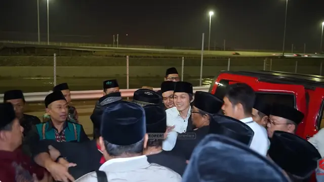 Gus Iqdam Disambut Meriah Para Muhibbinnya (SS: YT  Creators Entertainment)