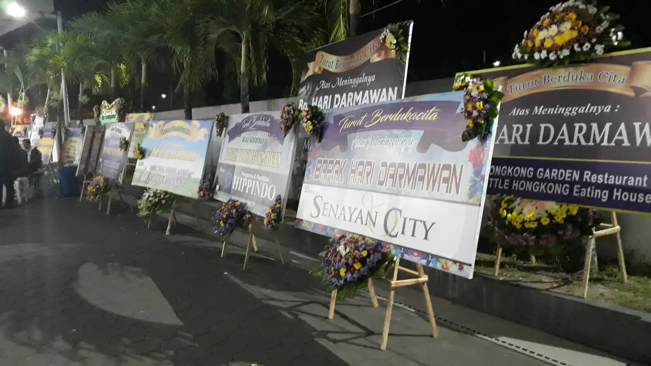 karangan bunga duka cita di rumah duka Hari Darmawan