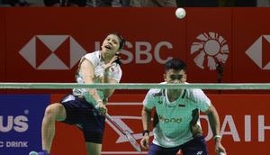 Aksi Jafar Hidayatullah/Felisha Pasaribu saat menjalani laga Babak 32 Besar Indonesia Masters 2026 di Istora Gelora Bung Karno, Jakarta, Rabu (21/1/2026). (Bola.com/Abdul Aziz)