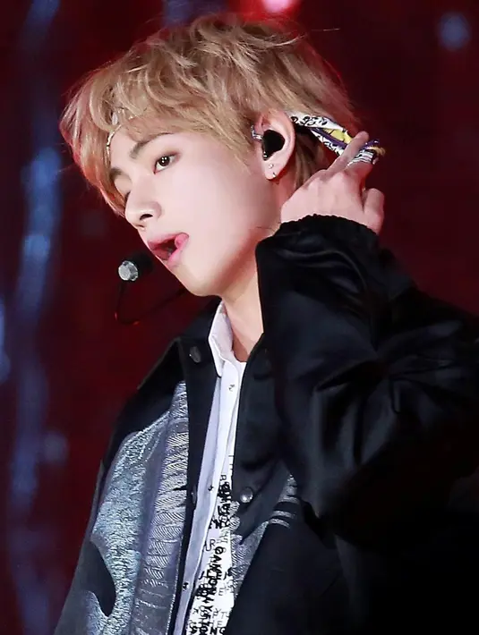 V BTS berhasil mengalahkan Sehun EXO yang harus puas di urutan kesembilan. (Foto: instagram.com/bts_v)