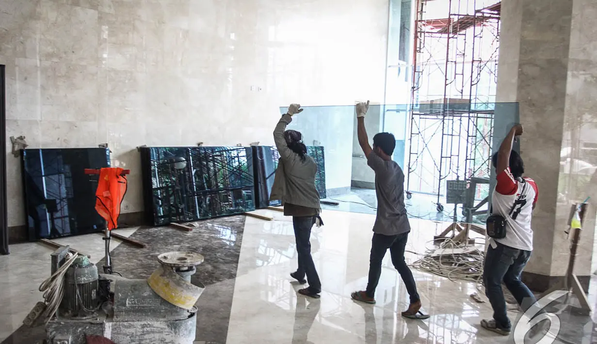 Suasana renovasi Gedung DPRD DKI Jakarta. Foto diambil pada Jumat (14/11/2014). (Liputan6.com/Faizal Fanani)
