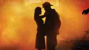 Film Fireproof ini menceritakan tentang masalah di dalam rumah tangga. Walaupun sempat akan bercerai, akan tetapi cinta tetap menjaga keutuhan rumah tangga tersebut. (foto: tbnuk.org)