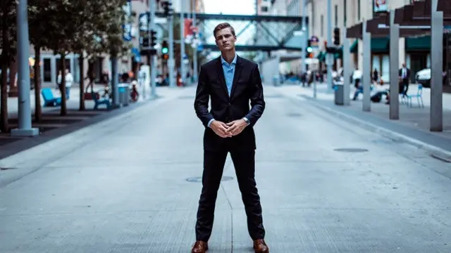 Ilustrasi Model Rambut Pria Undercut Rapi (Credit: Gregory Hayes/Unsplash)