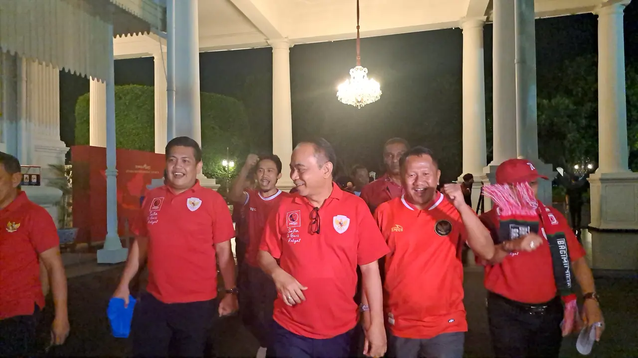 Presiden Joko Widodo atau Jokowi menggelar nonton bersama (nobar) semifinal Piala Asia U-23 2024 antara Timnas Indonesia vs Uzbekistan di Istana Kepresidenan Jakarta, Senin (29/4/2024).