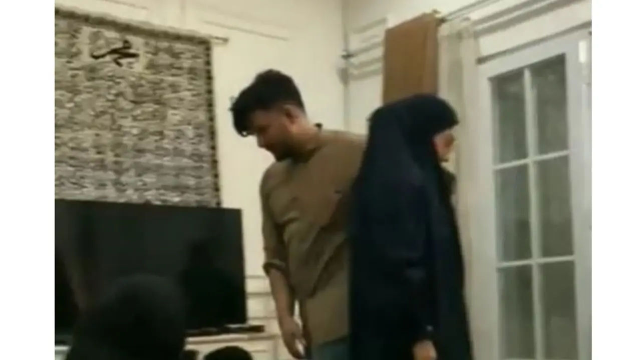 6 Potret Pertemuan Irish Bella dan Ammar Zoni di Kajian Umi Pipik, Terlihat Canggung