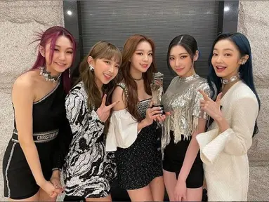 Secret Number usai tampil di Asia Artist Awards 2020. (dok. Instagram @secretnumber.official/https://www.instagram.com/p/CIIn5WoHX78/Dinny Mutiah)