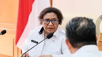 Wakil Menteri Dalam Negeri (Wamendagri) Ribka Haluk saat memimpin Rapat Kesiapan Pilkada bagi daerah yang melaksanakan PSU Pilkada secara virtual pada Kamis (3/4/2025).