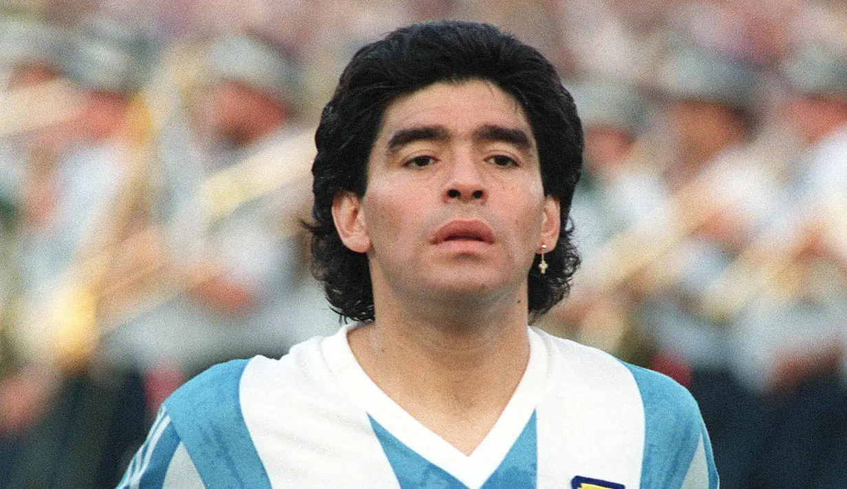 1. Diego Maradona (Striker) – Legenda Argentina ini dinyatakan positif menggunakan kokain pada tahun 1991. Akibat ulahnya, si pemilik gol tangan Tuhan itu dijatuhi hukuman larangan aktif di dunia sepak bola selama 15 bulan. (AFP/Sven Nackstrand)