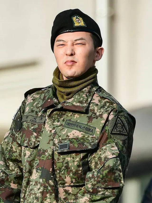 Potret Terbaru G-Dragon Usai Wajib Militer (sumber: osen)