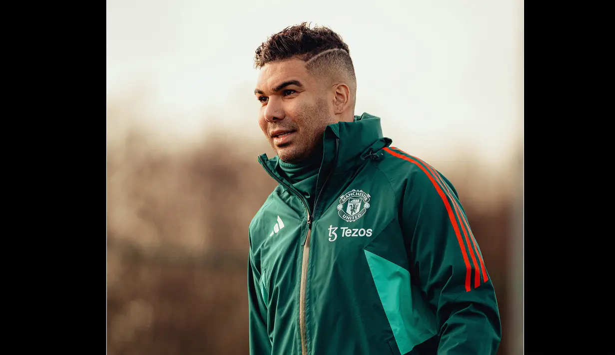 Ekspresi pemain MU, Casemiro saat menjalani latihan di Carrington setelah cukup lama absen dari skuat, Kamis (4/1/2024). (X/ManUtd)