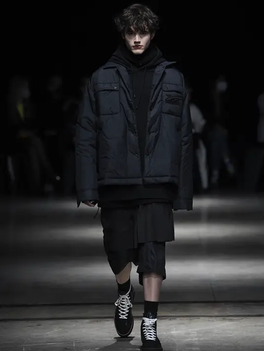 Setelah mengunjungi Tokyo secara virtual di koleksi SS22, sekarang Onitsuka Tiger akan mengajak para penggemar fashion untuk menjelajahi Jepang di era 80an. Foto: Document/Onitsuka Tiger.