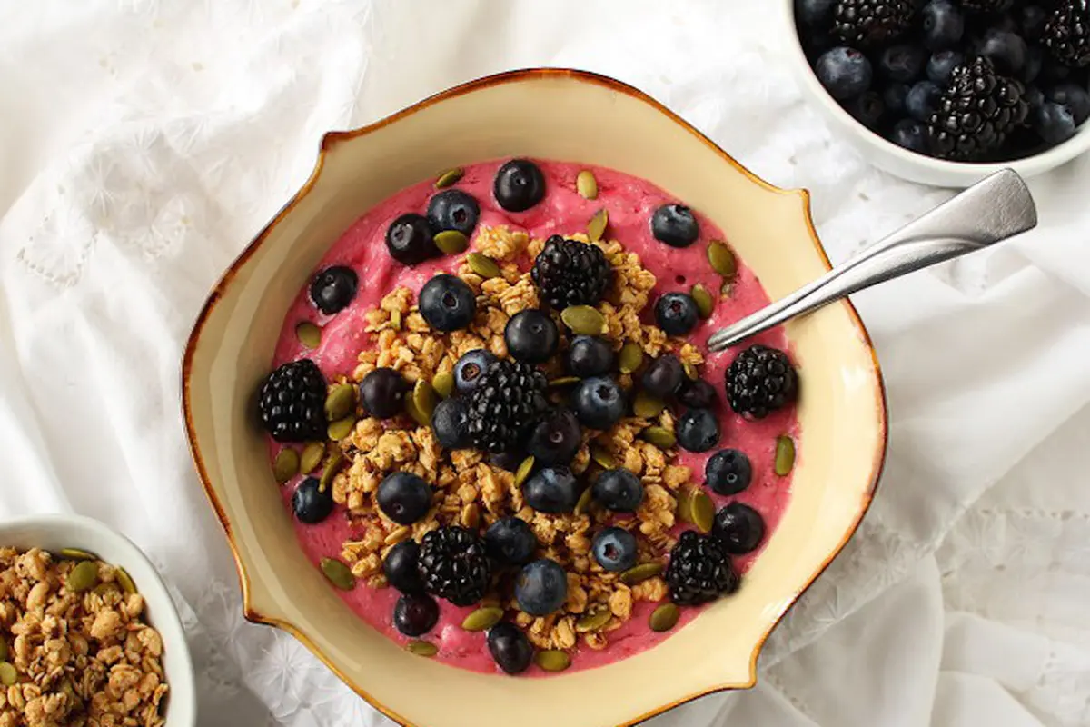 [Bintang] 10 Tampilan Cantik Smoothie Bowl yang Bikin Kamu Ingin Diet Sehat