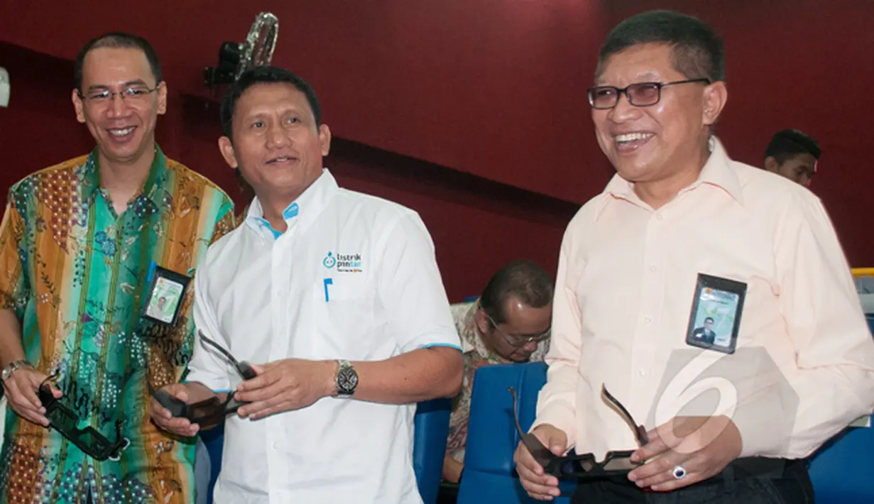 Kepala Divisi Umum PLN Danni Irawan (tengah) bersama Manager Museum Listrik dan Energi Baru PLN Ridho Utomo (kiri) dan Kapusdiklat PLN Okto Rinaldi (kanan) disela-sela peluncuran Wahana Teater 4D PLN, Jakarta, Selasa (24/2). (Liputan6.com/Yoppy Renato)