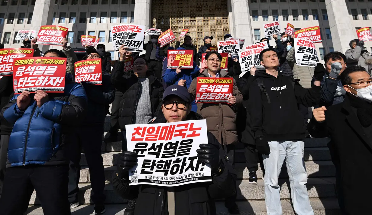 Usai diberlakukan kurang dari 12 jam, hari ini Rabu (4/12/2024), Presiden Korea Selatan Yoon Suk Yeol resmi mencabut status darurat militer. (ANTHONY WALLACE/AFP)
