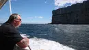 Seorang wisatawan menikmati pelayaran di Teluk Jervis, Sydney selatan, Australia, pada 23 September 2020. (Xinhua/Bai Xuefei)