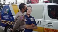Mobil Ambulans bergambar Anggota DPRD DKI Jakarta, Jupiter diamankan polisi karena melawan arus di jalur Puncak, Bogor, Jawa Barat. (Istimewa)