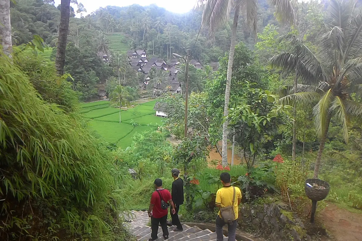 Nampak deretan pemukiman Kampung Naga yang berada di pelosok desa Neglasari, Tasikmalaya