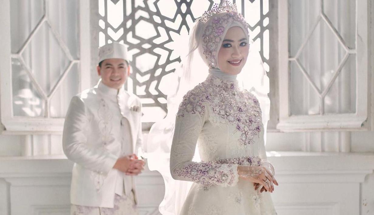 Kabar bahagia datang dari selebriti Tommy Kurniawan yang telah resmi melepas masa dudanya dengan menikahi seorang wanita asal Aceh bernama Lisya Nurrahmi. Dan berikut adalah informasi terkait istri Tommy. (Instagrm/Lisyanurrahmi)