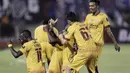 Para pemain Sriwijaya FC merayakan gol yang dicetak oleh Bio Paulin ke gawang Arema FC pada laga perempat final Piala Presiden di Stadion Manahan, Solo, Minggu, (4/2/2018). Sriwjaya FC menang 3-1 atas Arema FC. (Bola.com/M Iqbal Ichsan)