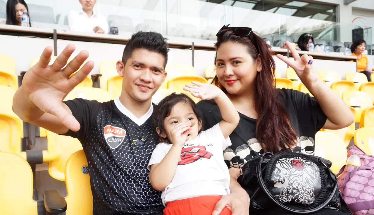 Sejumlah selebriti hadir dalam turnamen Agum Gumelar Cup yang digelar di Stadion Utama Gelora Bung Karno (GBK), Jakarta, Minggu (10/4/2016). Diantaranya, Iko Uwais, Judika, Ikmal Tobing, Junior Liem dan masih banyak lagi. (Andy Masela/Bintang.com)