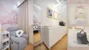 Selain tampil estetik, kamar ini juga dirancang dengan kenyamanan sebagai prioritas. Berbagai fasilitas yang mendukung kebutuhan bayi dan ibu, seperti pencahayaan yang lembut serta tata letak yang praktis, membuat kamar ini terlihat begitu siap digunakan. (Liputan6.com/IG/@gritteagathaa)