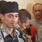 Didepan awak media, Zumi Zola menyatakan tetap menjalankan aktivitasnya sebagai Gubernur Jambi meski sudah ditetapkan sebagai tersangka oleh KPK. (Liputan6.com/B Santoso)