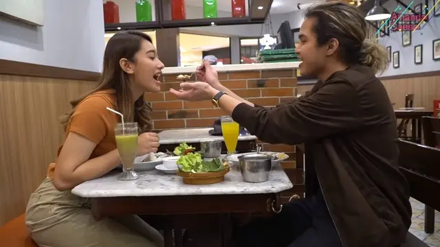 7 Momen Amanda Caesa Makan Bareng Dul Jaelani, Ujungnya Saling Kasih Kado