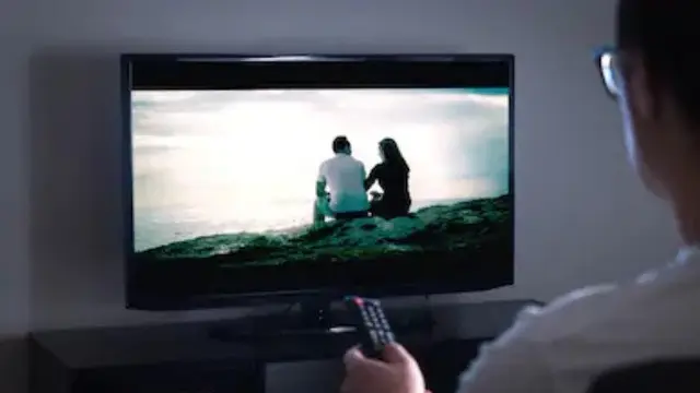 ilustrasi menonton tv