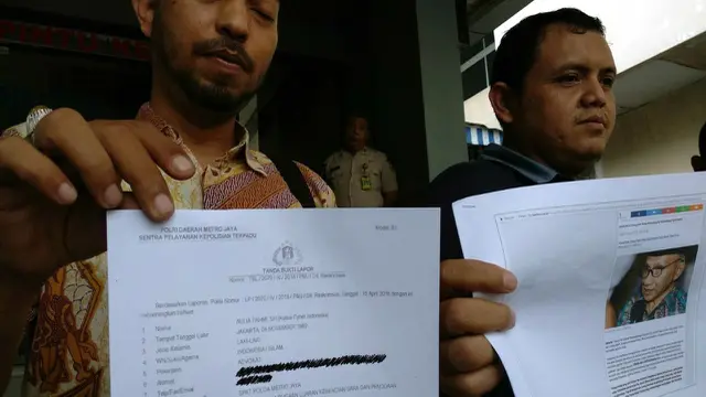 Kelompok Cyber Indonesia melaporkan mantan Ketua MPR Amien Rais ke Mapolda Metro Jaya. (Merdeka.com/Ahda Bayhaqi)