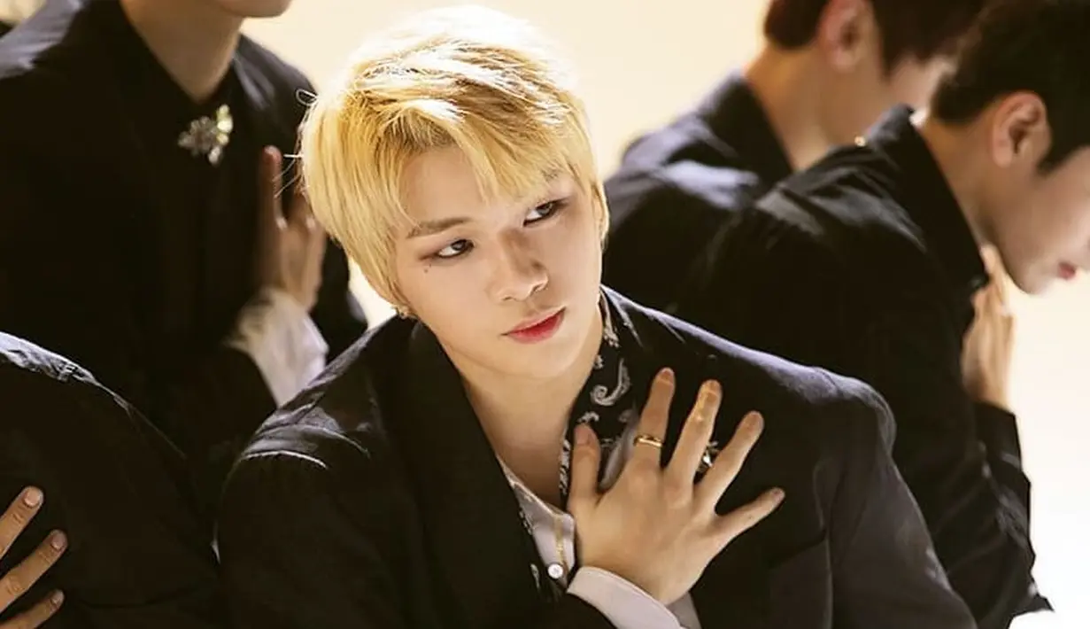 Sejak debut, Kang Daniel memang sudah menjadi pusat perhatian publik. Wajar jika pada akhirnya ia mendapatkan banyak tawaran iklan dan sibuk dengan Wanna One. (Foto: instagram.com/goddaniel)