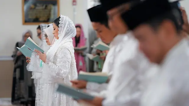 Suasana pengajian jelang pernikahan Atheera putri Sandiaga Uno dan Panji Bagas Dwiprakoso. (Foto: Dok. Instagram @sandiuno)