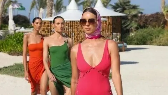 Fashion Show Baju Renang di Arab