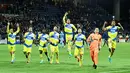 Para pemain Juventus merayakan kemenangan atas Cagliari usai pertandingan lanjutan Liga Serie A Italia di Stadion Unipol Domus, Cagliari, Italia, Minggu (10/4/2022). Juventus menang atas Cagliari 2-1. (AFP/Alberto Pizzoli)